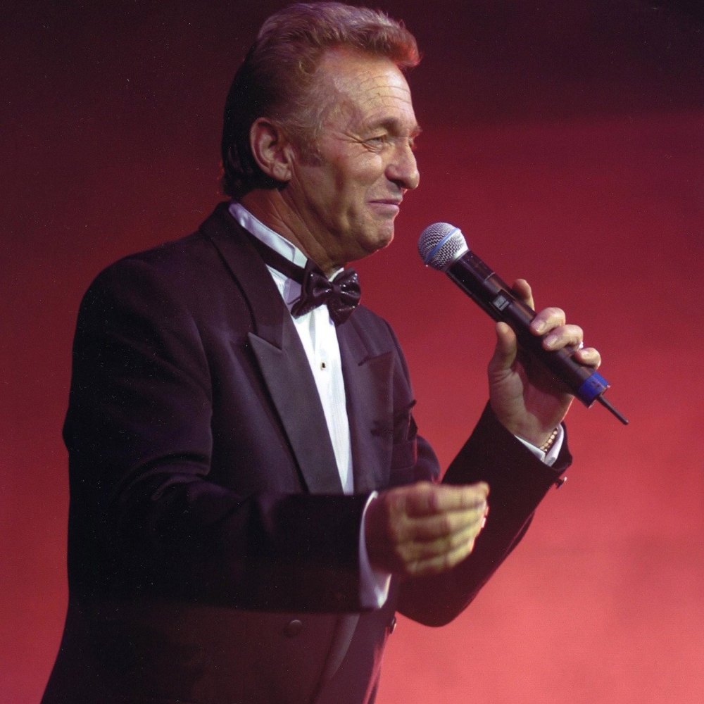 Ray Woolf, New Zealand Walk of Fame inductee